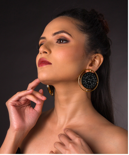 Black Onyx Stud Earrings – Gold-Plated Engraved Circle Design
