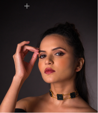 Black Onyx Link Bracelet – Gold-Plated Floral & Geometric Design