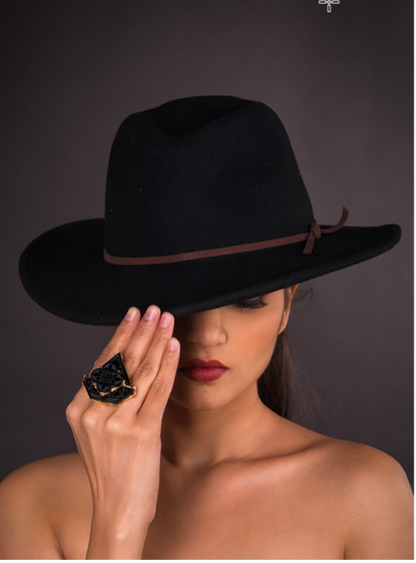 Fausta Black Onyx Floral Ring – Geometric Gold-Plated Statement Ring