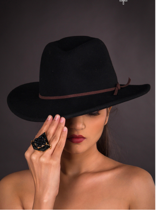 Fausta Black Onyx Floral Ring – Geometric Gold-Plated Statement Ring